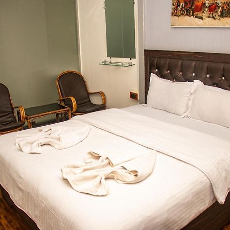 Regina'S Place Hotel Mandrem Buitenkant foto