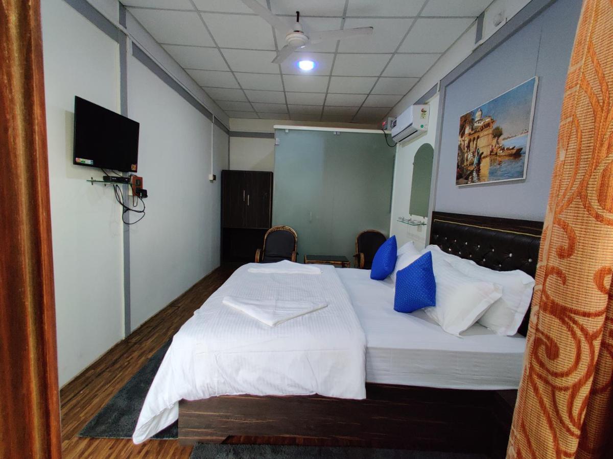 Regina'S Place Hotel Mandrem Buitenkant foto